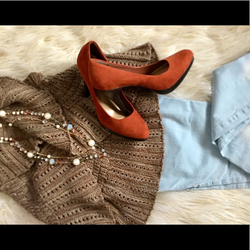 Suede pumps, perfect for the spring or fall. 👠 👠